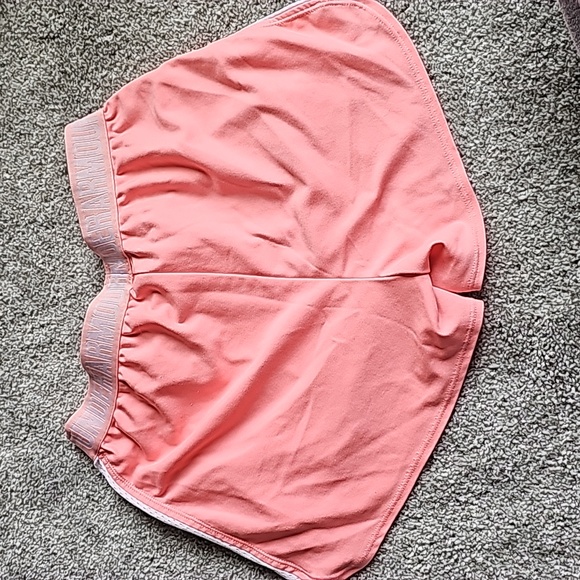 Unde Armour Shorts - Picture 2 of 3